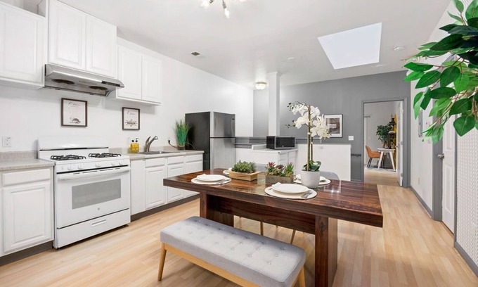 Sunnyside Casa | Spacious 3 Bed/ 3 Bath in San Francisco. Close to BART/101 Freeway. SFG Hospital