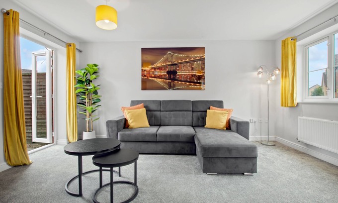 Hartwell Casa | Spacious 3-Bed House with Parking and Garden