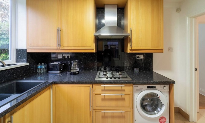 Barnt Green Casa | Spacious 3-Bed Home with Garden