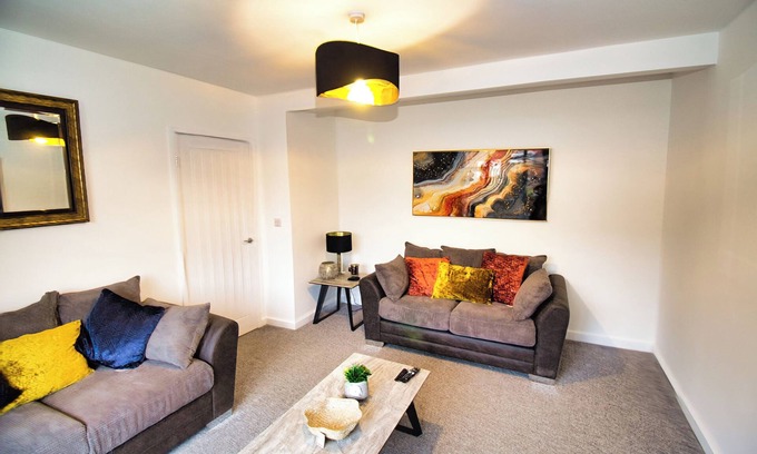 Ridgeway Casa | Spacious 3 Bed House - Newly Refurbished