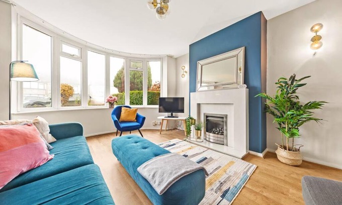 Chapeltown Casa | Spacious 3 bed house in North Leeds perfect for families & longer stays