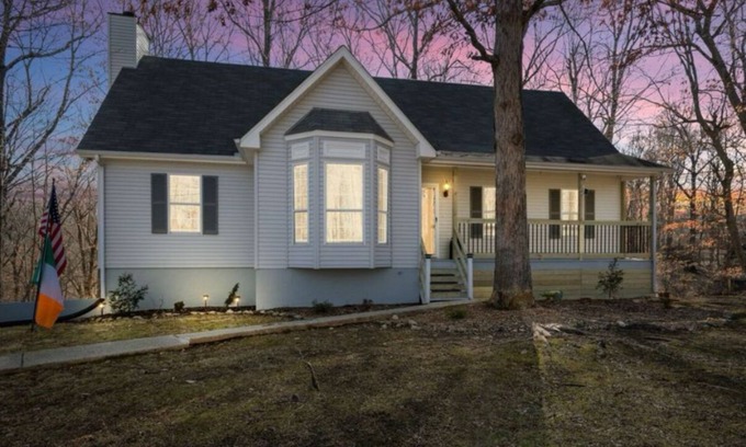 Kingston Springs Casa | Spacious 3 bedroom house in charming Kingston Springs with WiFi, AC,