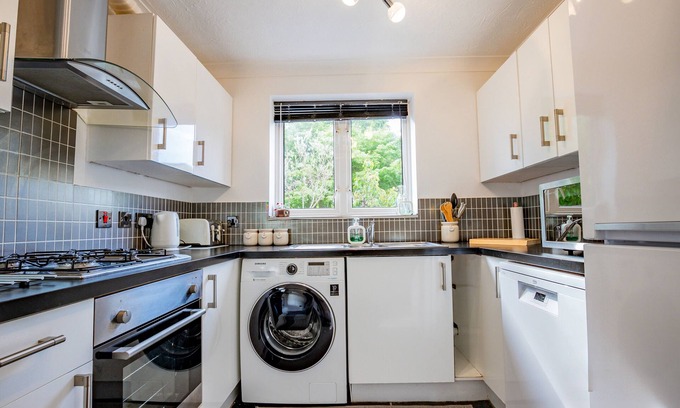 Worcester Casa | Spacious 3 Bedroom Home with Parking