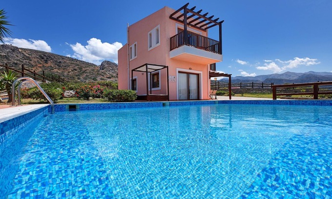 Milatos Beach Villa | Hermosa villa con piscina privada, vistas al mar y a la montaña, 3 dormitorios, barbacoa, WiFi (G)