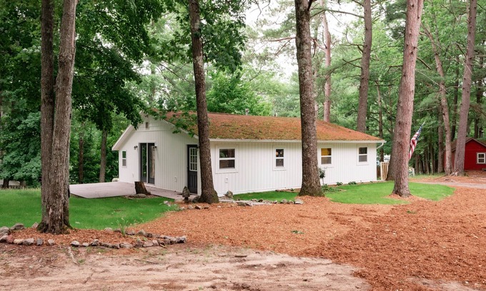 Mayfield Casa | Spacious 3 Bedroom Cottage on Arbutus Lake