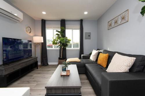 Los Angeles Apartamento | Spacious 3 Bedroom 2 Bathroom Apartment with Free Onsite Parking