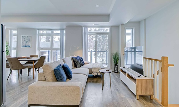 Toronto Casa | Spacious 3 Bedroom 3 BA near Yorkdale Mall
