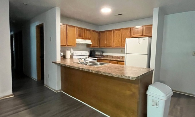 Kabrich Crescent Apartamento | Spacious 3-bedroom apartment in Blacksburg, VA! Great location!