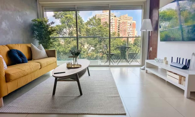 Ramat Gan Apartamento | Spacious 3-bedroom apartment with WiFi, AC in marvelous Ramat Gan
