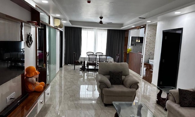 Hyderabad Apartamento | Spacious 3-bedroom apartment in enchanting Hyderabad with WiFi, AC