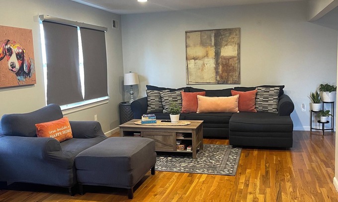Vauxhall Casa | Spacious 3 Bedroom Apt Rental Near EWR Airport & NYC