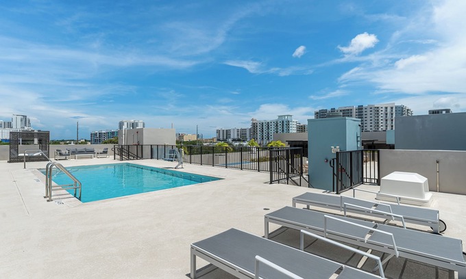 Little Ranches Apartamento | Spacious 3-bedroom apartment with AC, fitness room in delightful Hollywood
