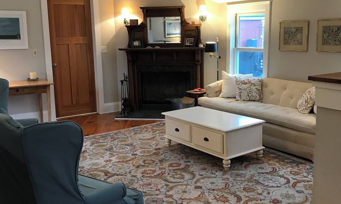 Jamestown Apartamento | Spacious 3 Bedroom Apartment for Rent - In Town Location