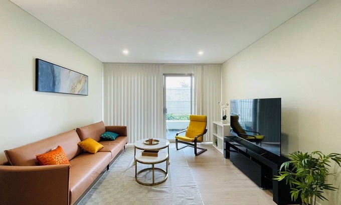 Botany Apartamento | Spacious 3-bedroom apartment in enjoyable Botany with AC 2 parking