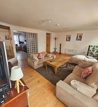 Haroldʼs Cross Apartamento | Spacious 3-Bedroom Apartment in Vibrant Dublin 8