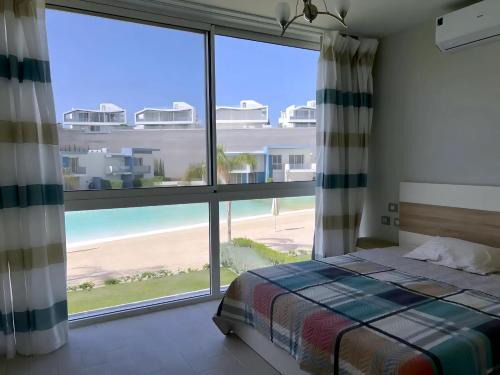 Ad-Dab'ah Chalet De Esquí | Spacious 3-Bedroom Chalet and Maid Room in Fouka Bay