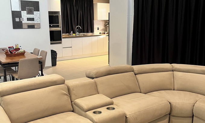 Noord Condominio | “Spacious 3-Bedroom Condo in the Heart of the City with Modern Amenities!”