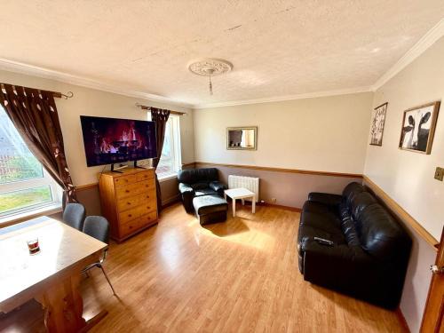 Liberton Apartamento | Spacious 3 Bedroom Flat