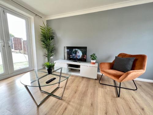 Cheetham Hill Casa | Spacious 3-Bedroom house with 5 beds and sofa-bed