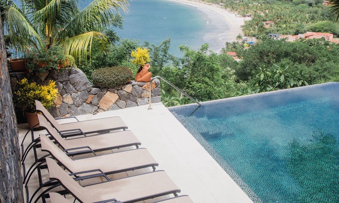 Playa Las Gatas Apartamento | Spacious 3-bedroom apartment in beautiful Zihuatanejo with WiFi, AC