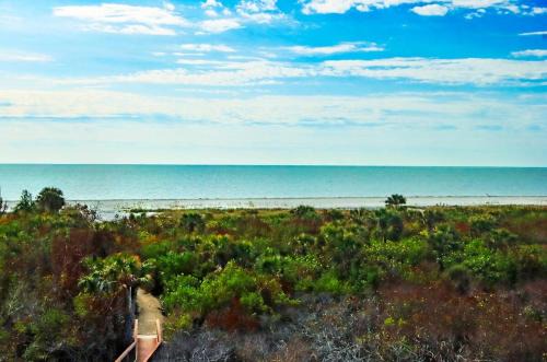 Sanibel Casa | Spacious 3-Bedroom Retreat with Gulf Views & Screened Porch