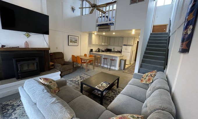 Bear Valley Condominio | Spacious 3 bedroom Condo with Fireplace: Skiing, Biking, Mountains