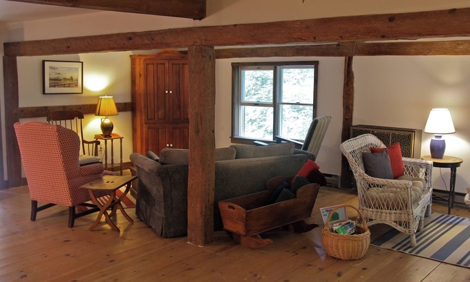 Damariscotta Apartamento | Spacious 3-bedroom apartment in charming Damariscotta with WiFi & lovely gardens