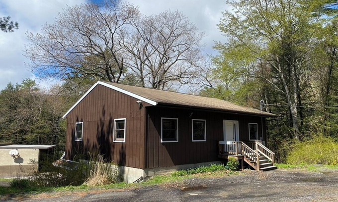 Hubbardston Cabaña | Spacious 3 Bedroom Cottage on Lake
