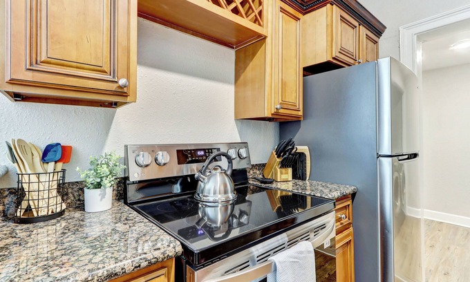 Sports Complex Apartamento | Spacious 3-bedroom duplex in downtown Jacksonville-5 minute walk to the stadium