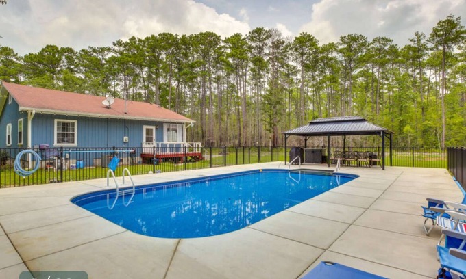 Little River Casa | Spacious 3 bedroom house in Little River. WiFi, AC, pool near Cherry Grove beach