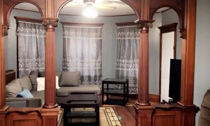 New Bedford Apartamento | Spacious 3 bedroom apt 1st fl with spacious bedrooms and living room area