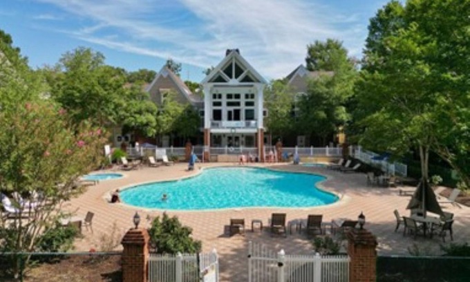 Lackey Cabaña | Spacious 3 bedroom cottage which is actually 2 units in 1 in Williamsburg, VA.