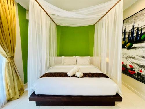 Sunset Road Casa | Spacious 3 Bedroom Villa, Sleeps 12, Resort Style Pool, Families and Groups, Private Kitchen, Restaurant with Room Service and Catering, Near Seminyak Beach
