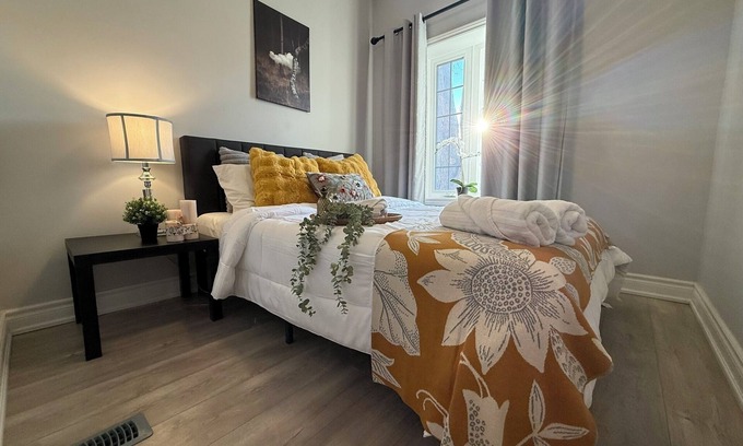 Little Italy Casa | Spacious 3 Bedrooms Little Italy-Parking