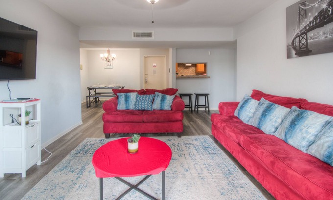 South Main Condominio | Spacious 3 BR, 2 BA Condo near Med Center & NRG