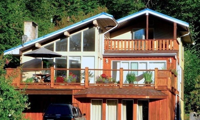 Madeira Park Casa | Amplios escalones de 3 dormitorios con caracter de casa del lago Ruby con acceso en bote