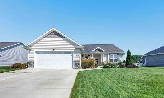 De Pere Casa | Spacious 3-BR Home near Lambeau!