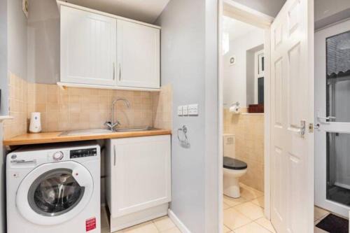 Kidlington Casa | Spacious 3 BR House Kidlington near Oxford, Airport, Bicester, Blenheim & Cotswold