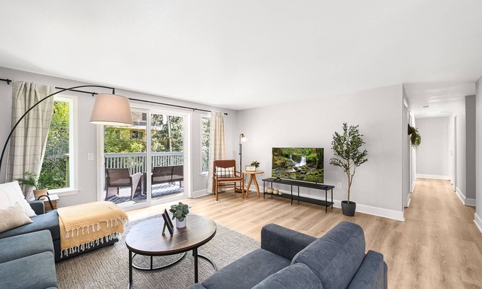 North Creek Casa | Spacious 3 BR Private Home w/ King Bed in Bothell
