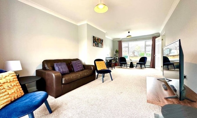 Bicester Casa | Spacious 3 double bedroomed house in Bicester