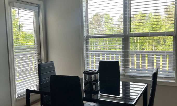 Adairsville Casa | Spacious 3 Story house near ATL with Balcony , Home Gym & More