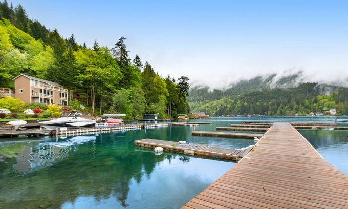 Port Angeles Condominio | Spacious, 3-story lakefront condo with unmatched views, 2 decks, canoe & dock