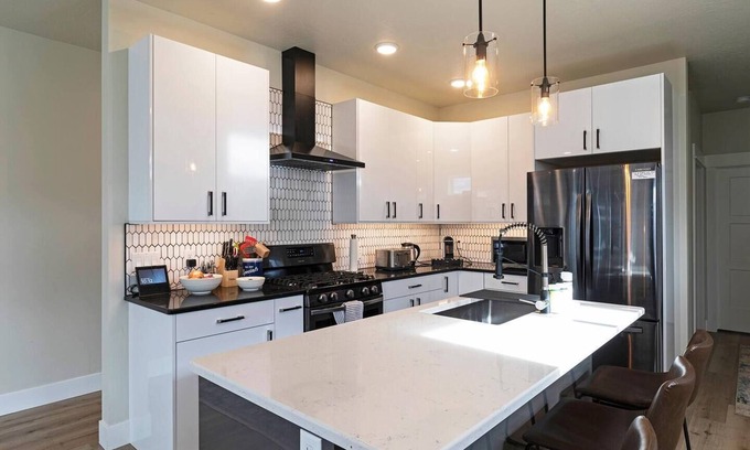 Riverfront Casa | Spacious, 3 story townhome with Mountain Views!