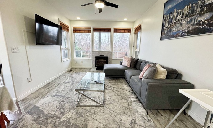 Hatzic Casa | Spacious 3400 sq ft 6 bedroom Hatzic Mission Home