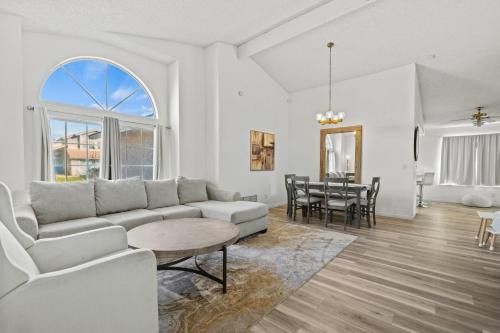 Lancaster Casa | Spacious 3B 2BA Home with High Ceilings and Large Patio