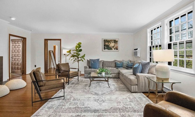 Highlands Casa | Spacious 3b/3b Mediterranean in White Plains