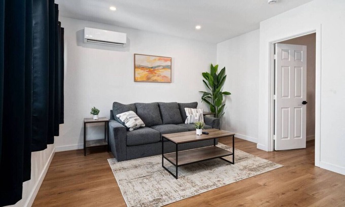 South Wrigley Apartamento | Spacious 3BD/2BA in Long Beach