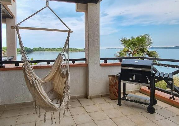 Chernomorets Apartamento | Spacious 3BD flat with PARKING and SEA VIEW by Flat Mаnаger