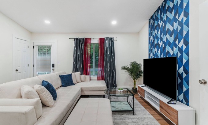 Alpharetta Casa | Spacious 3BD House - BBQ - Backyard Games & Sports