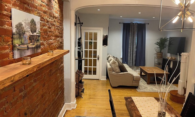 Pennsport Casa | Spacious 3BDRM Home In Pennsport Philadelphia with 3rd floor Deck